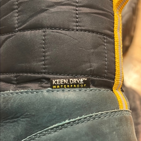 Keen Cozy Cream Fleece Lined Boots - Picture 6 of 6